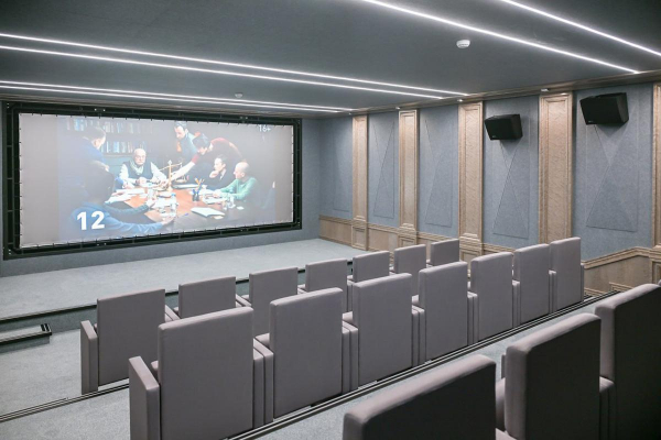 В Москве после реставрации открылся театр Никиты Михалкова В Москве после реставрации открылся театр Никиты Михалкова