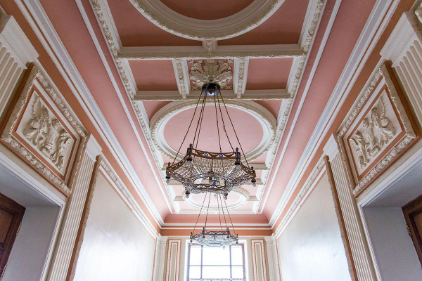 Усадьбы со львом и грифоном в центре Москвы признали памятниками культуры