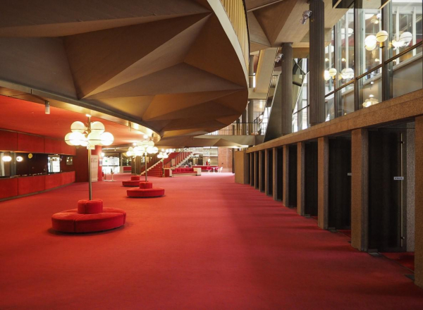 Что такое фойе, чем оно отличается от вестибюля и холла Что такое фойе, чем оно отличается от вестибюля и холла