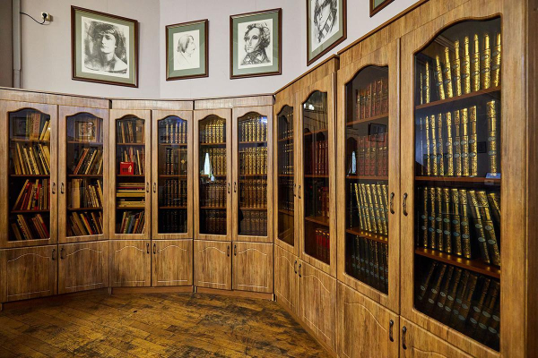 Усадьбы со львом и грифоном в центре Москвы признали памятниками культуры