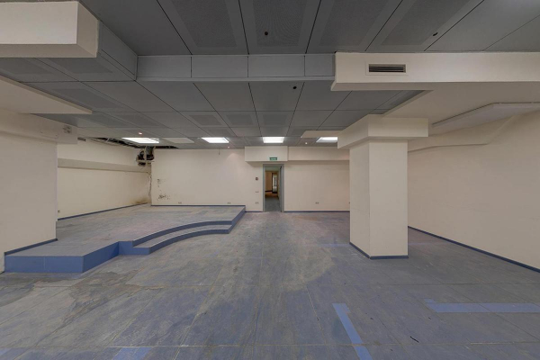 В доме-памятнике рядом с МИДом в Москве выставили на торги подвал