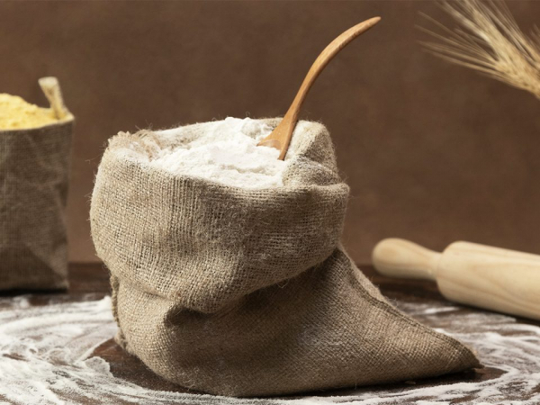 Чтобы в муке не заводились жучки: что нужно положить внутрь Чтобы в муке не заводились жучки: что нужно положить внутрь