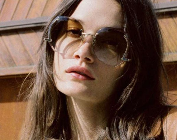 Немного солнца в холодной воде: тренды солнцезащитных очков на весну Немного солнца в холодной воде: тренды солнцезащитных очков на весну