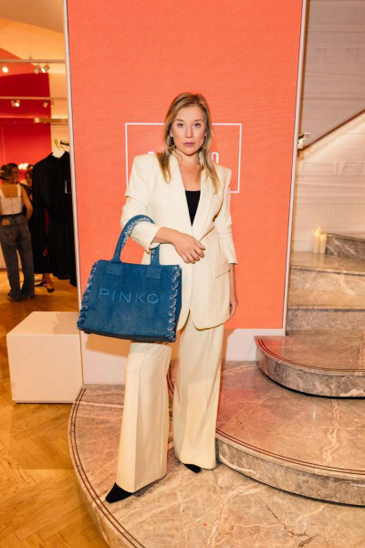 Вот это ноги: стилист перечислила модели брюк, визуально вытягивающие фигуру