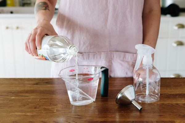 Универсальное средство: что добавить в воду, чтобы помыть окна без разводов Универсальное средство: что добавить в воду, чтобы помыть окна без разводов