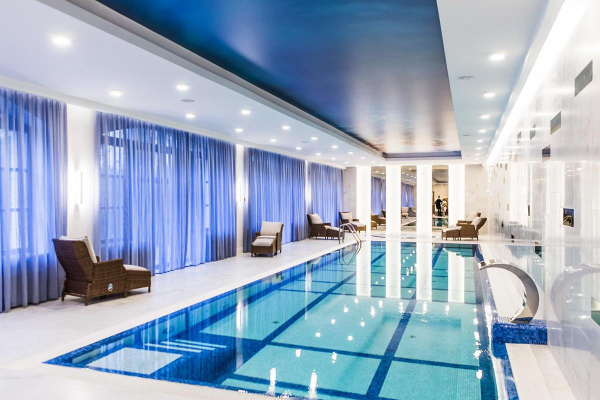 До ₽6 млн в месяц: как выглядят самые дорогие арендуемые дома на Рублевке