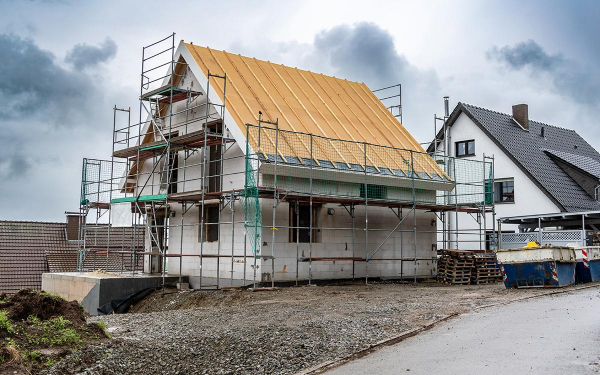 Россияне стали чаще покупать готовые веранды, теплицы и бани для дачи Россияне стали чаще покупать готовые веранды, теплицы и бани для дачи