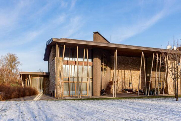 До ₽6 млн в месяц: как выглядят самые дорогие арендуемые дома на Рублевке