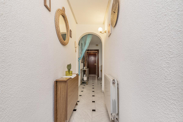 Свет, цвет и зеркала: 10 советов, как создать идеальную прихожую Свет, цвет и зеркала: 10 советов, как создать идеальную прихожую