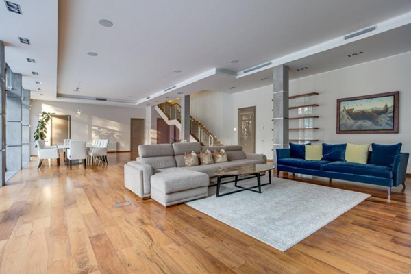 До ₽6 млн в месяц: как выглядят самые дорогие арендуемые дома на Рублевке