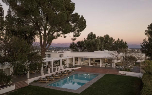 Одноклубник Александра Овечкина выставил на продажу особняк за $15 млн Одноклубник Александра Овечкина выставил на продажу особняк за $15 млн