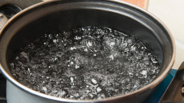 Проверенные лайфхаки, как убрать нагар со старой кастрюли, и при этом не тереть Проверенные лайфхаки, как убрать нагар со старой кастрюли, и при этом не тереть