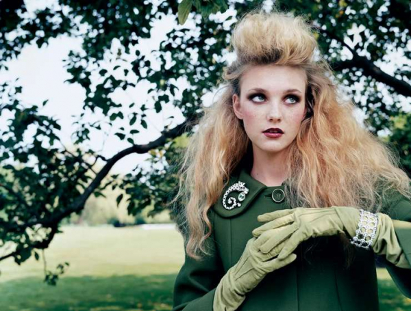 Ирония, дерзость и загадка: учимся носить перчатки и митенки этой весной