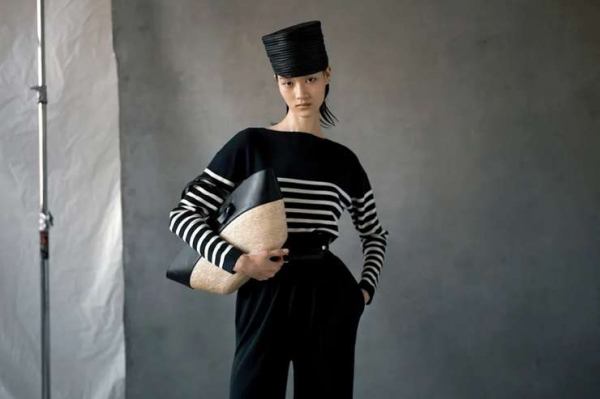 Королевский стиль: пилотка, шляпа-таблетка, шапка-пирожок — главный тренд сезона Королевский стиль: пилотка, шляпа-таблетка, шапка-пирожок — главный тренд сезона