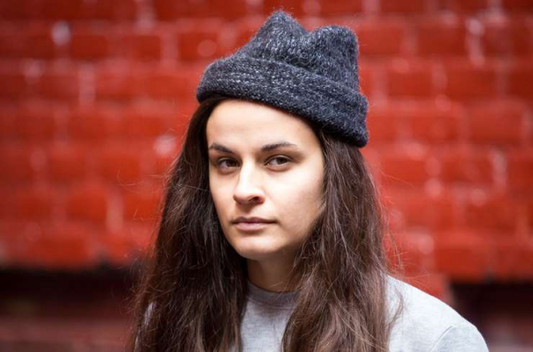 Королевский стиль: пилотка, шляпа-таблетка, шапка-пирожок — главный тренд сезона Королевский стиль: пилотка, шляпа-таблетка, шапка-пирожок — главный тренд сезона