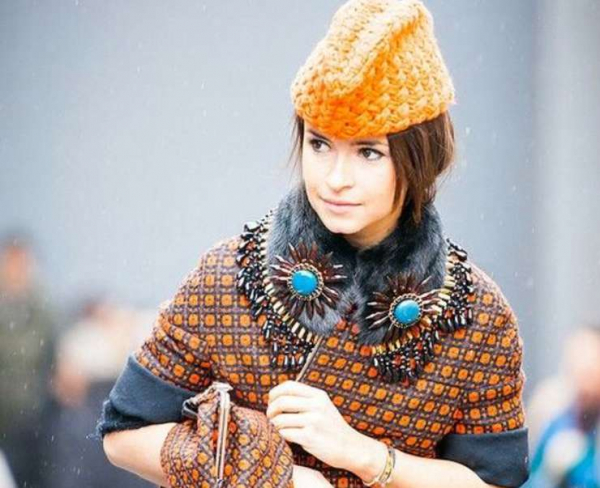 Королевский стиль: пилотка, шляпа-таблетка, шапка-пирожок — главный тренд сезона Королевский стиль: пилотка, шляпа-таблетка, шапка-пирожок — главный тренд сезона