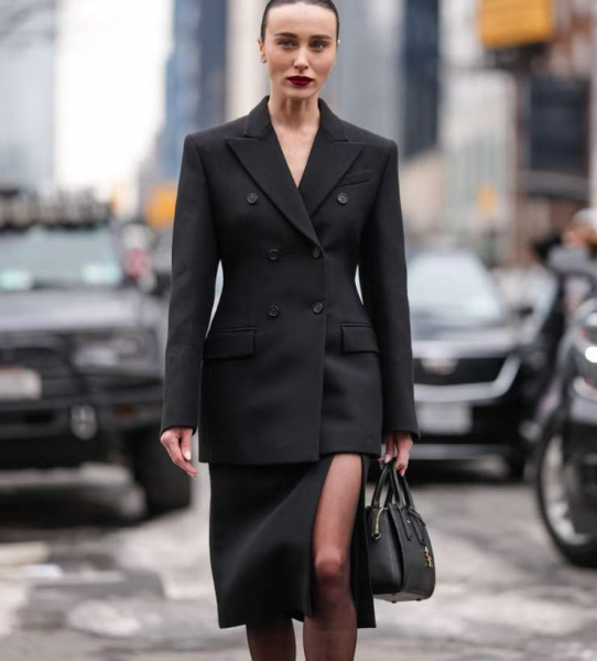 Между женственностью и строгостью: как одеваться в офис, тренды сезона