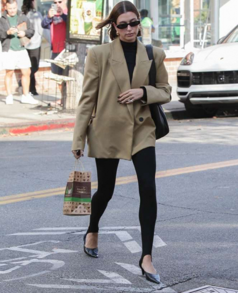 Не только для спорта и прогулки: как стилизовать легинсы этой весной и летом Не только для спорта и прогулки: как стилизовать легинсы этой весной и летом