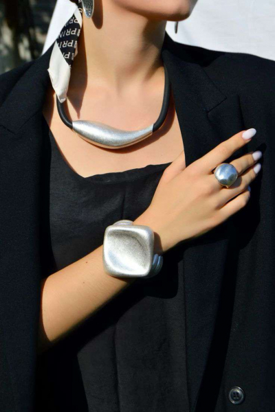 Выпускной 2025: трендовые украшения, которые выделят вас среди остальных