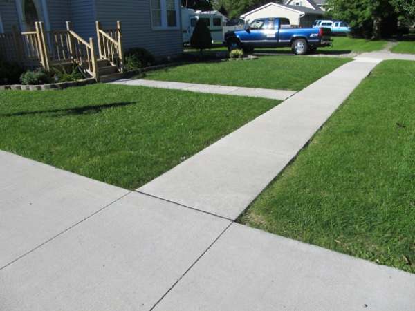 Результат без больших затрат: как сделать дорожки на даче красиво и дешево