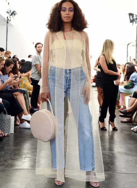 Предельная откровенность: как вписать в летний гардероб прозрачные платья Предельная откровенность: как вписать в летний гардероб прозрачные платья