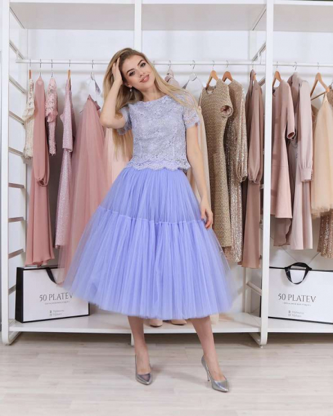 Воздушность и романтика: с чем носить трендовую ярусную юбку в этом сезоне