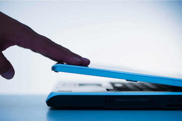 Продлите срок службы: почему ноутбук нельзя закрывать сразу после выключения Продлите срок службы: почему ноутбук нельзя закрывать сразу после выключения