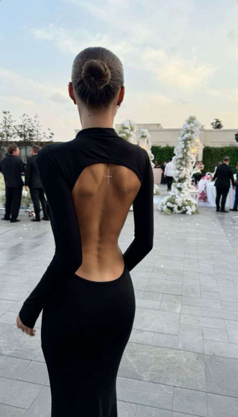 Голая правда: 5 советов стилиста, как носить откровенные наряды Голая правда: 5 советов стилиста, как носить откровенные наряды