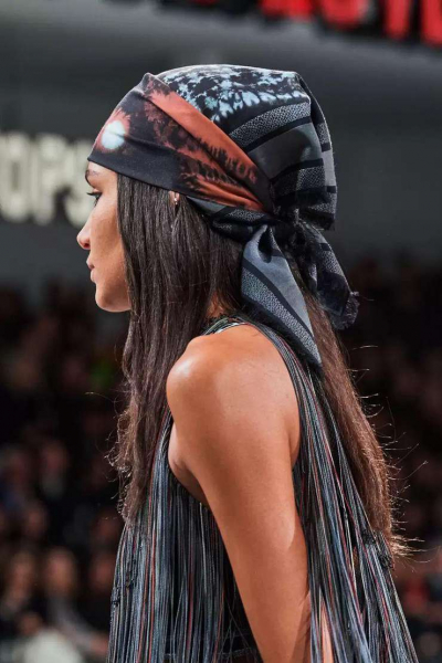 Лето в шляпе: топ 5 головных уборов сезона 2025