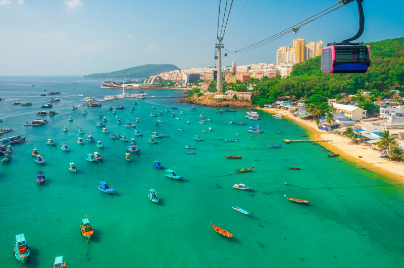 Летом дешевле: туроператоры перечислили страны, где цены на отдых сейчас существенно снизились