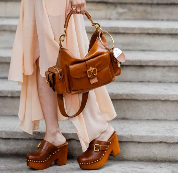 Сандалии, мюли и сабо из 90-х: как вписать этот ретро-шик в актуальный летний образ