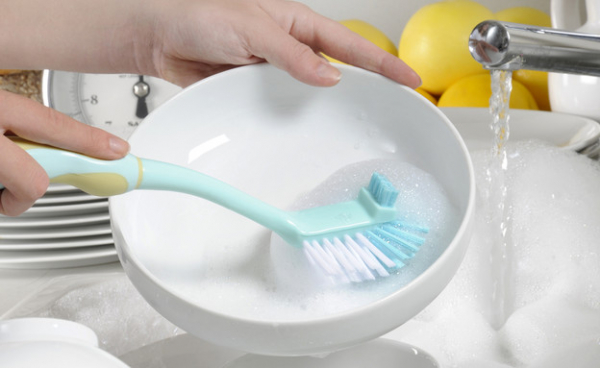 Только не губкой: как американцы моют посуду и почему Только не губкой: как американцы моют посуду и почему