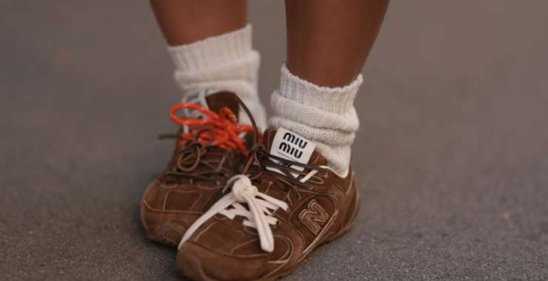 Какие кроссовки носить осенью: гид по трендам от стилиста, чтобы купить уже сейчас