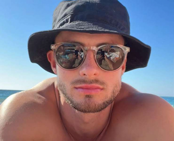 Панамка и шорты: что еще должно быть в летней отпускной капсуле мужчины