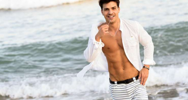 Панамка и шорты: что еще должно быть в летней отпускной капсуле мужчины