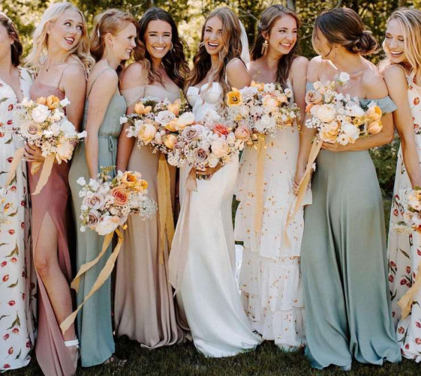 Платье подружки невесты: модные образы, чтобы выделиться среди гостей