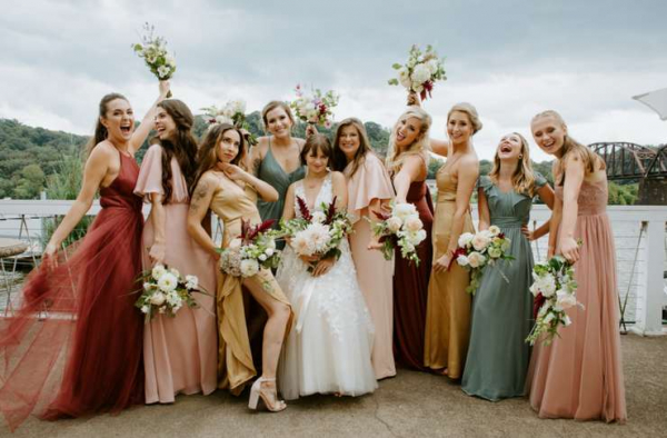 Платье подружки невесты: модные образы, чтобы выделиться среди гостей