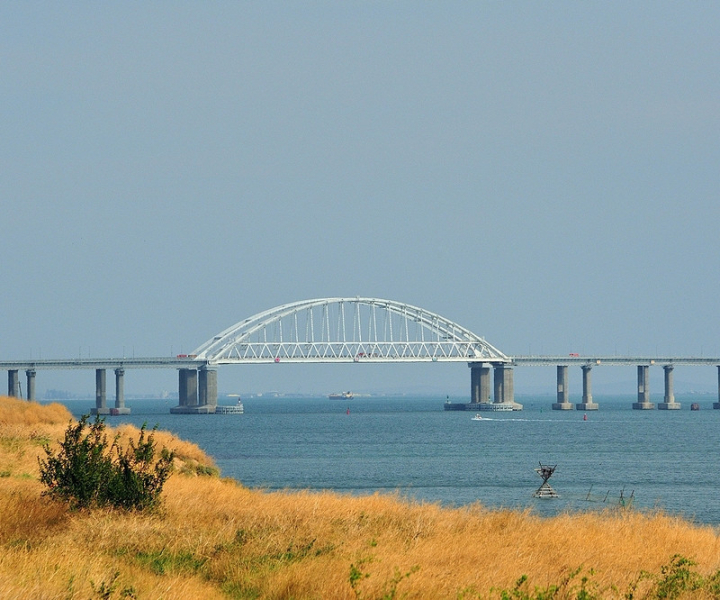 Путешествующих предостерегли от попыток объехать пробку перед Крымским мостом