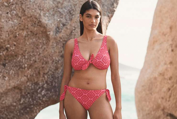 Роскошная красота: как подобрать купальник на фигуру с большой грудью