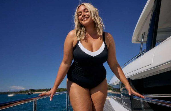 Роскошная красота: как подобрать купальник на фигуру с большой грудью