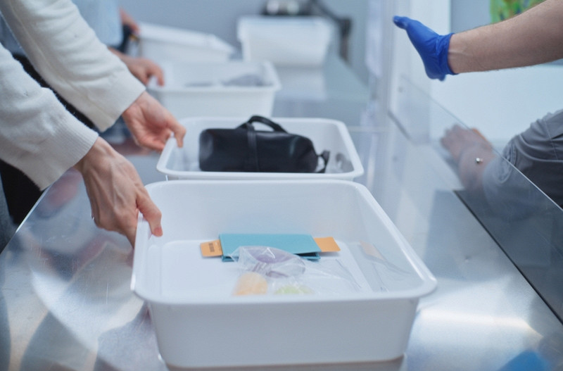 В ЕС разрешат провозить до 2 литров жидкости в ручной клади