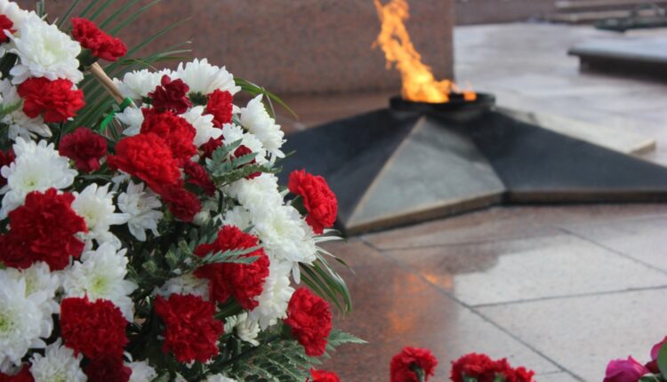 традиция возлагать венки